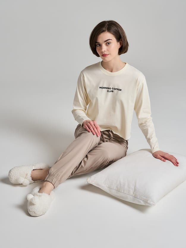 Хлопковая пижама с надписью и брюками