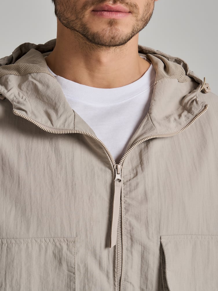 Ветровка демисезонная с капюшоном