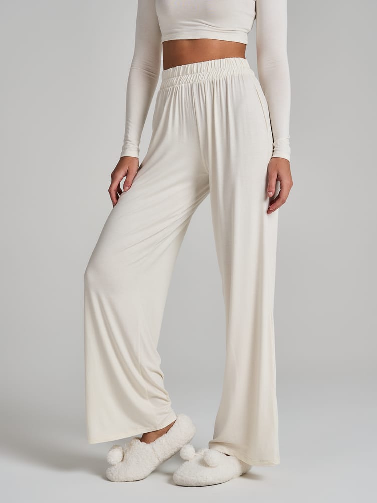 Пижама с кроп-топом и брюками