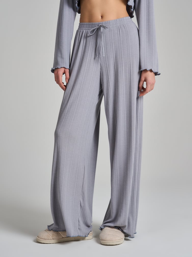 Пижама из вискозы с брюками