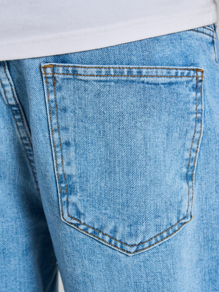 Укороченные джинсы зауженные