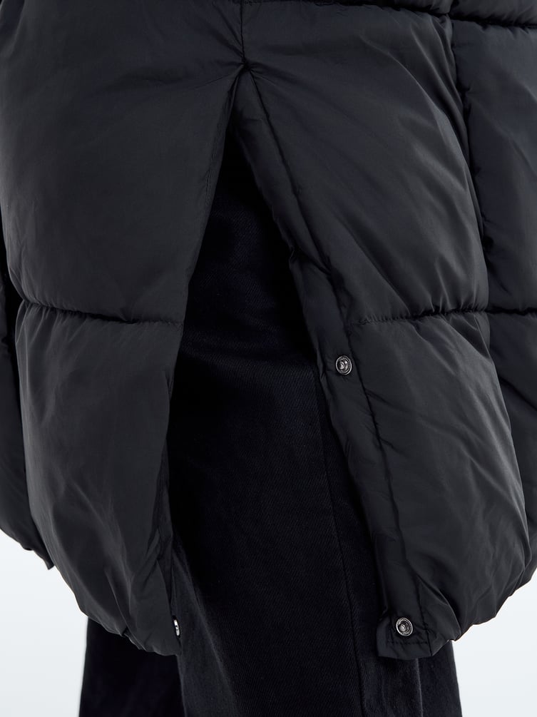 Зимнее стеганое пальто на синтепоне с капюшоном