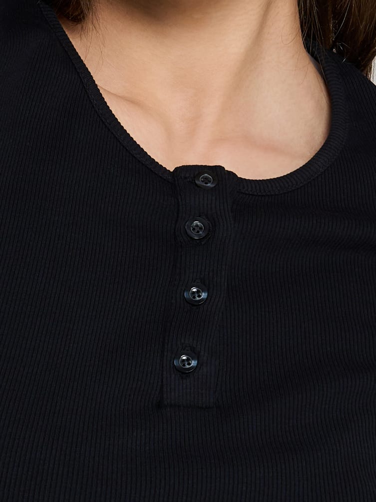 Футболка приталенная на пуговицах