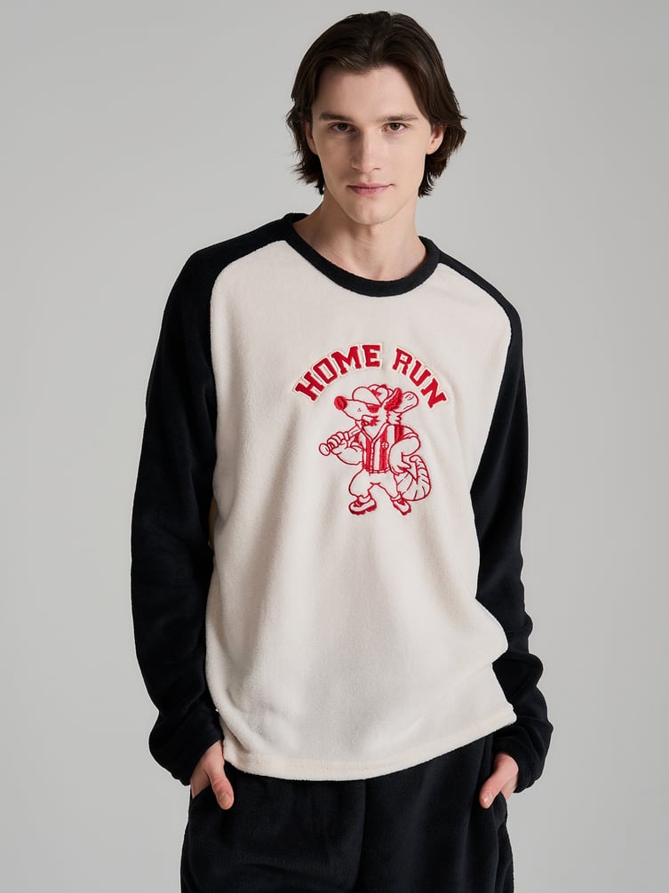 Пижама плюшевая с вышивкой и брюками