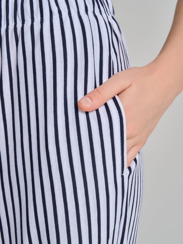 Пижама с футболкой и штанами в полоску