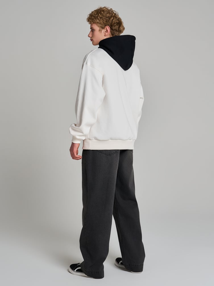 Худи с контрастным капюшоном и надписью