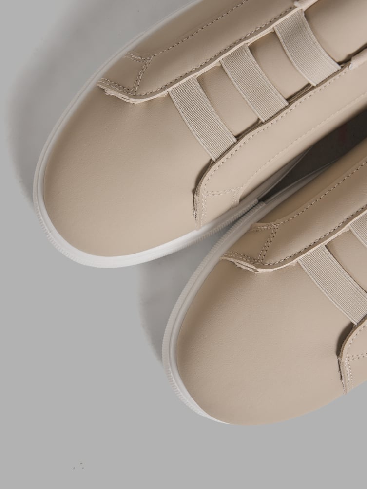 Кроссовки на резинке