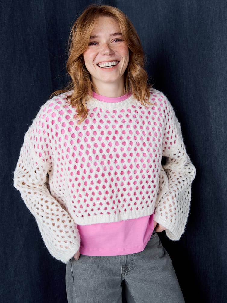 Укороченный вязаный джемпер в сетку