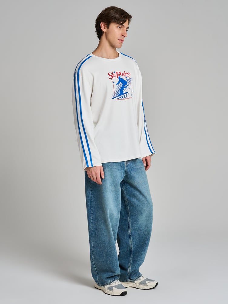 Спортивный лонгслив с принтом и лампасами