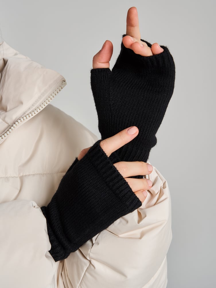 Перчатки с разрезам митенки