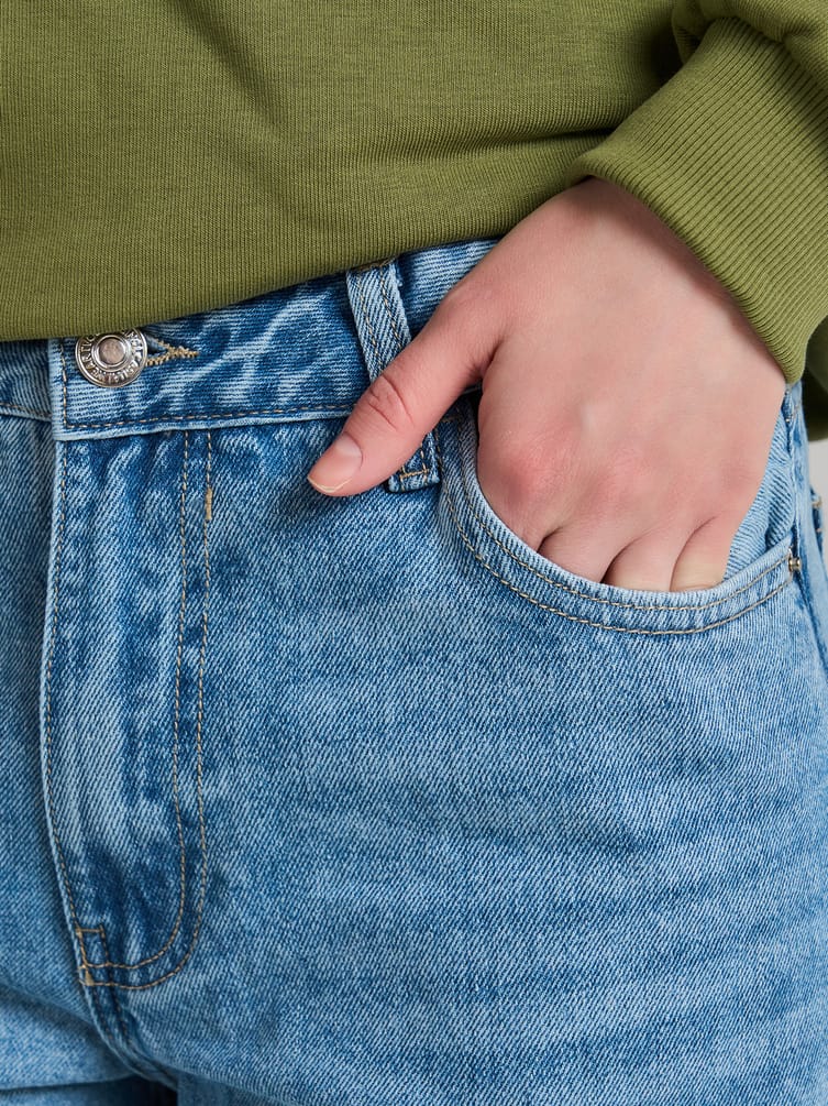 Джинсы широкие с вареным эффектом