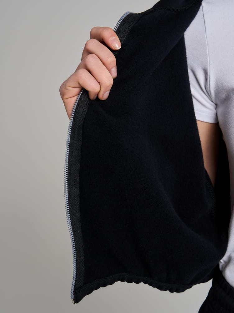 Укороченная зипка оверсайз на молнии с капюшоном и начесом