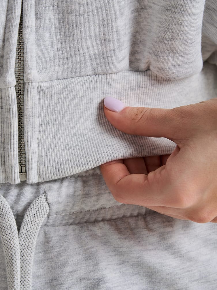 Толстовка бомбер укороченная