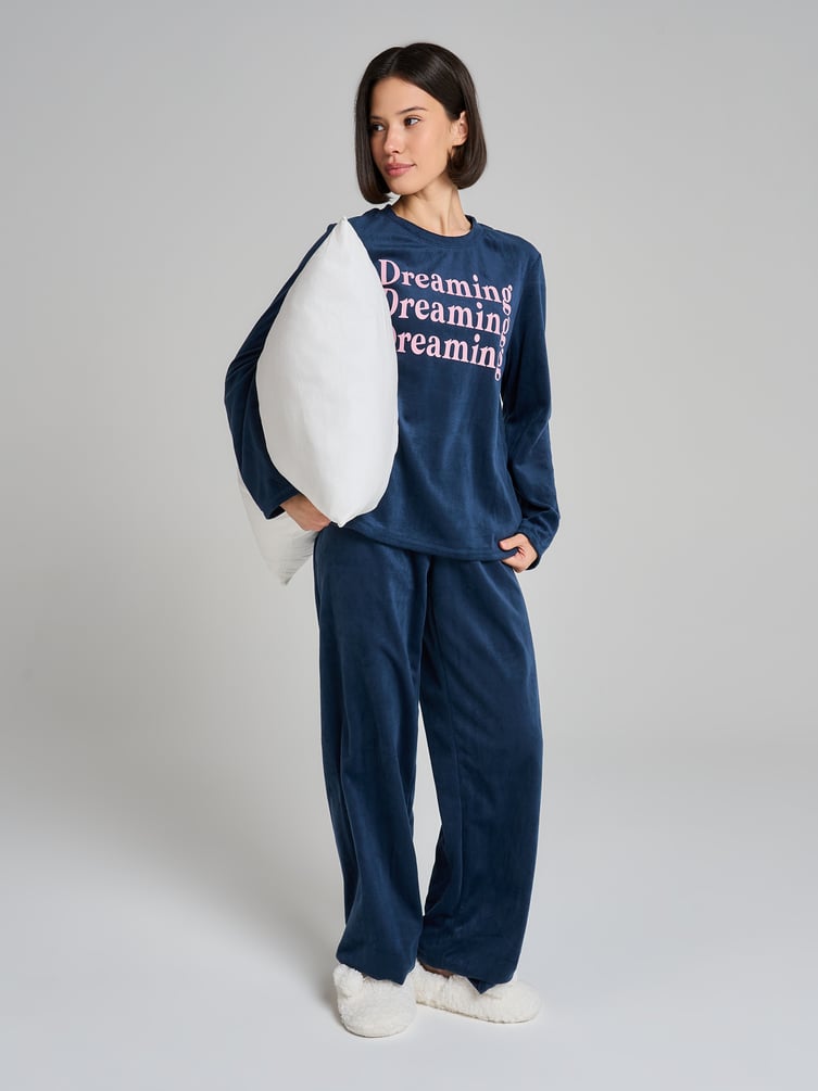 Пижама плюшевая с надписью и брюками
