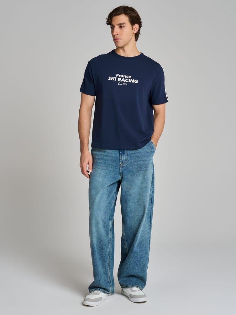 Футболка спортивная с надписью и лампасами