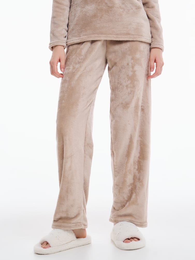 Плюшевая пижама с вышивкой и брюками