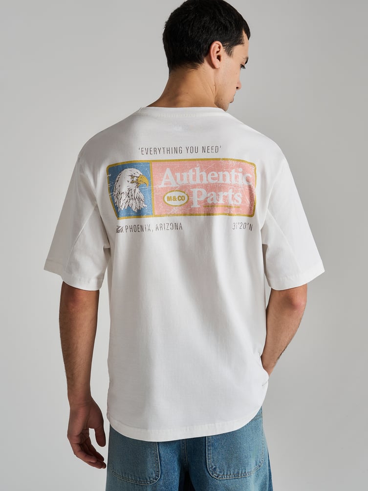 Футболка с принтом на спине