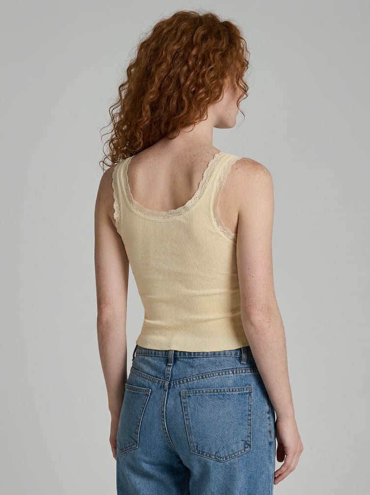 Майка в рубчик с кружевом