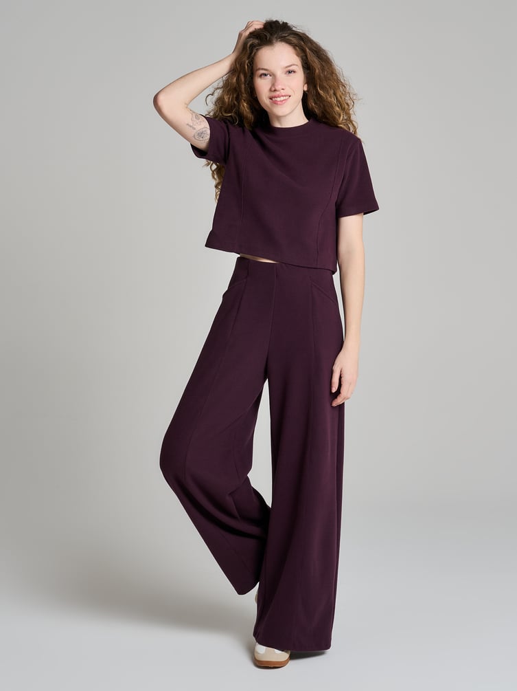 Широкие брюки в рубчик со стрелками