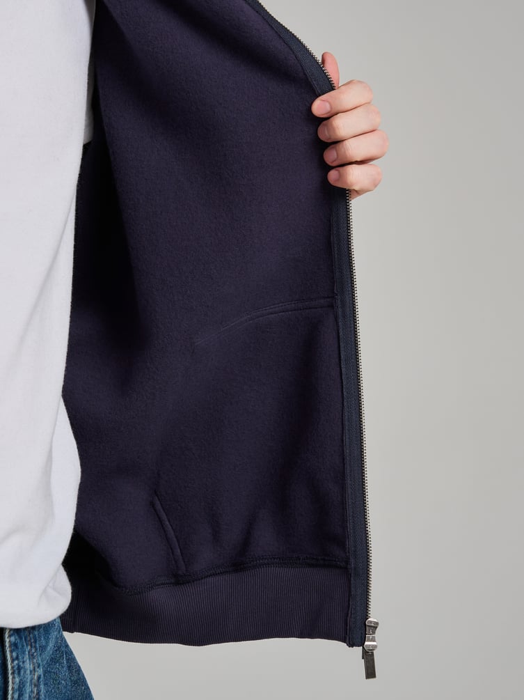 Толстовка оверсайз с надписью на спине