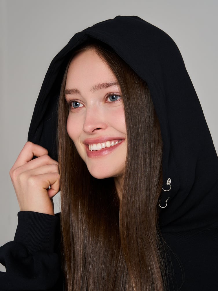 Тёплое худи с люверсами и кольцами