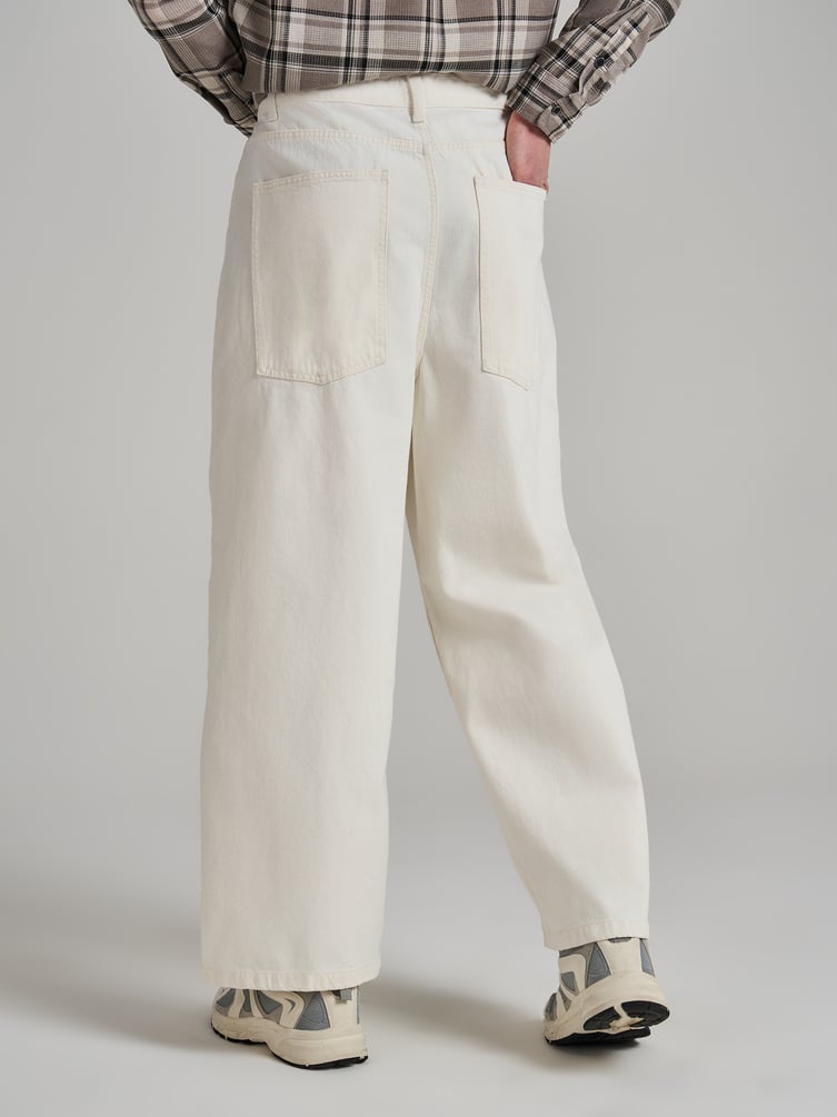 Широкие джинсы трубы с вареным эффектом