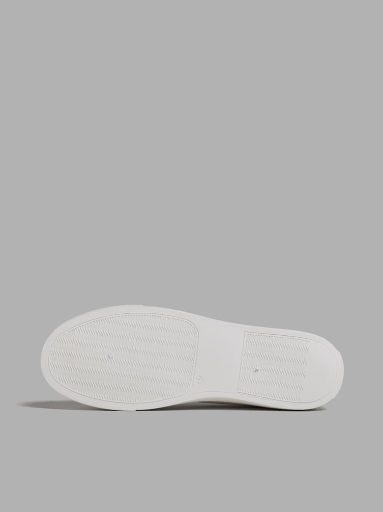 Кроссовки на резинке