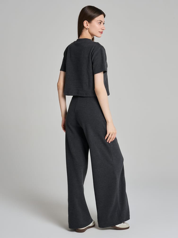 Укороченная футболка в рубчик