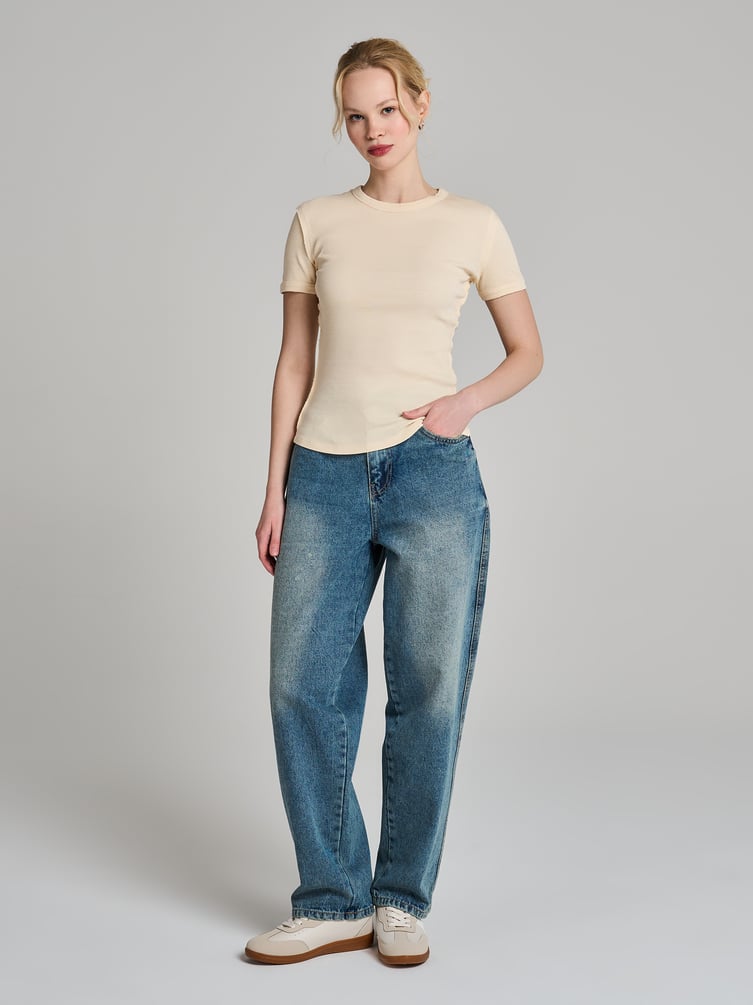 Футболка в рубчик с внешними швами