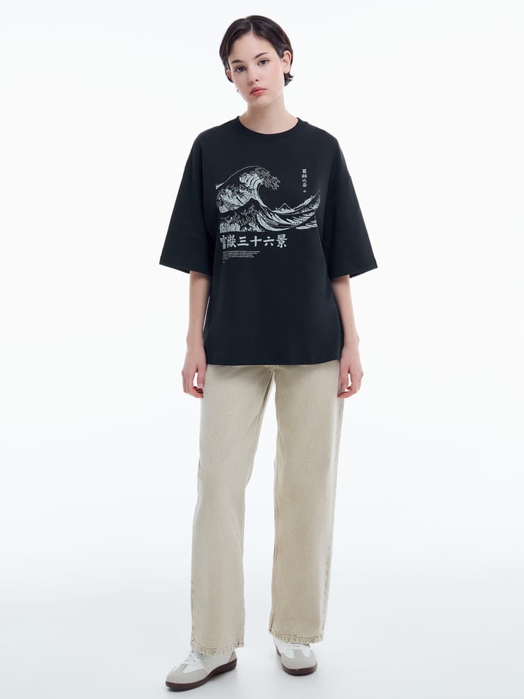 Плотная футболка оверсайз с принтом гравюры