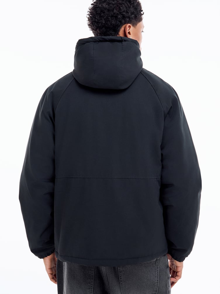 Демисезонная куртка с капюшоном