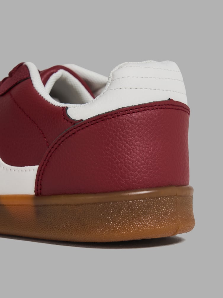 Кроссовки с полосками