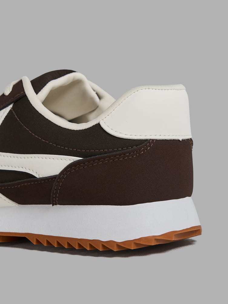 Кроссовки низкие спортивные