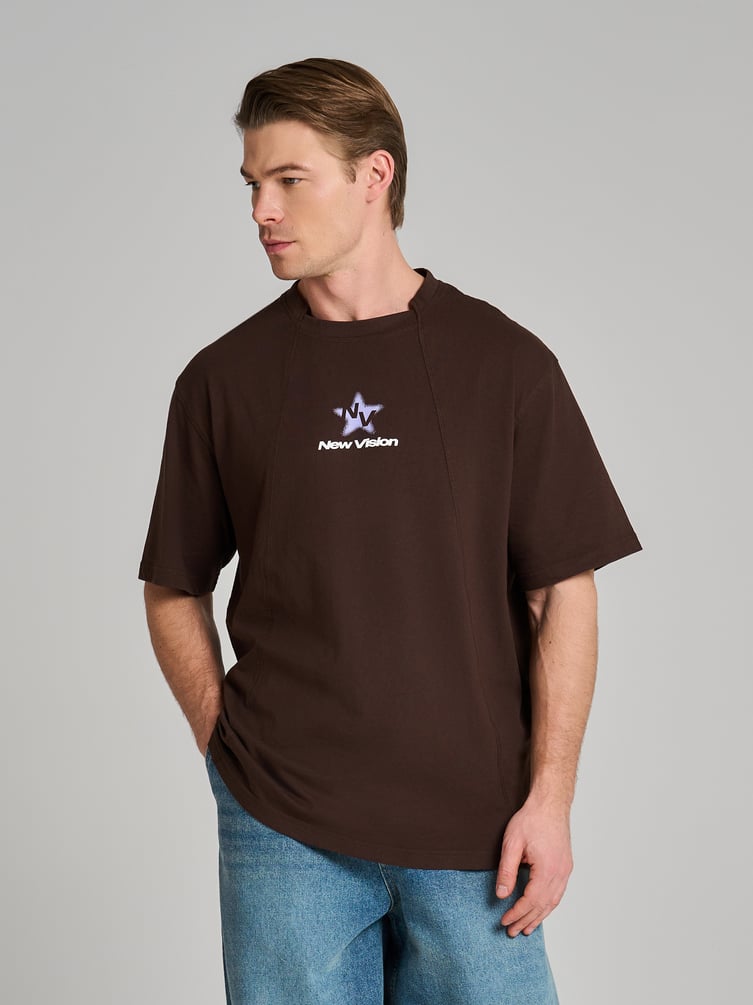 Футболка со стрелками и принтом