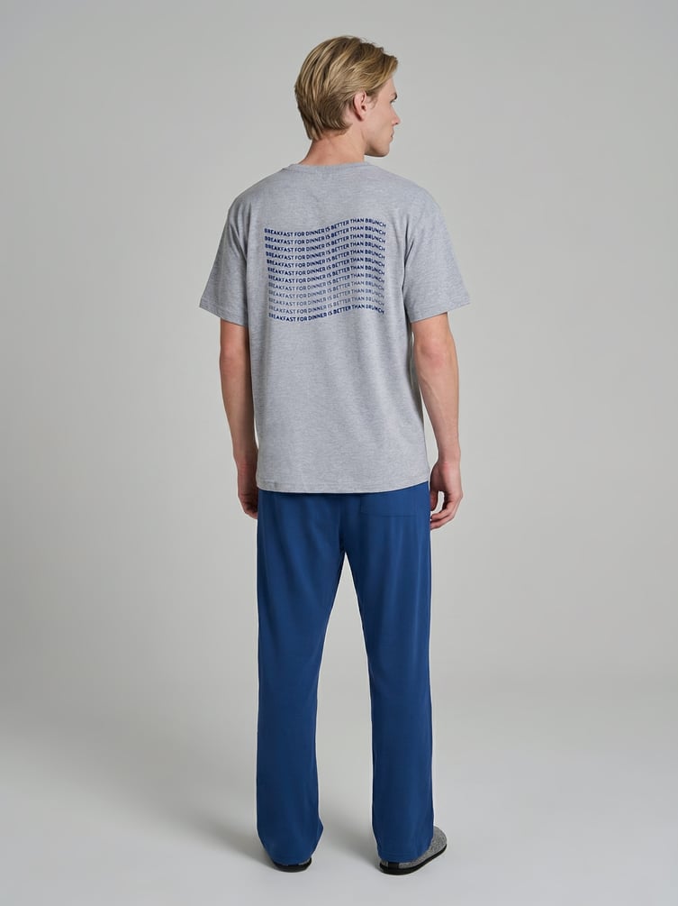 Пижама с футболкой и брюками