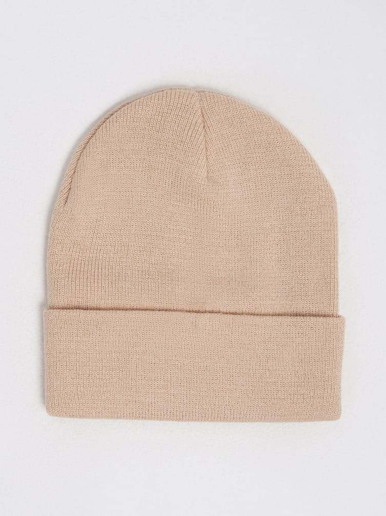 Осенняя вязаная шапка бини с люрексом