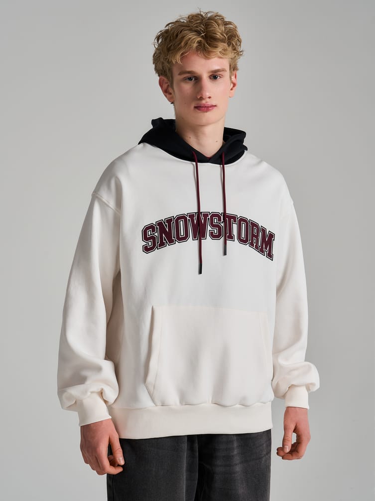 Худи с контрастным капюшоном и надписью