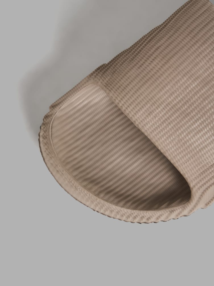 Летние открытые шлепанцы слайды