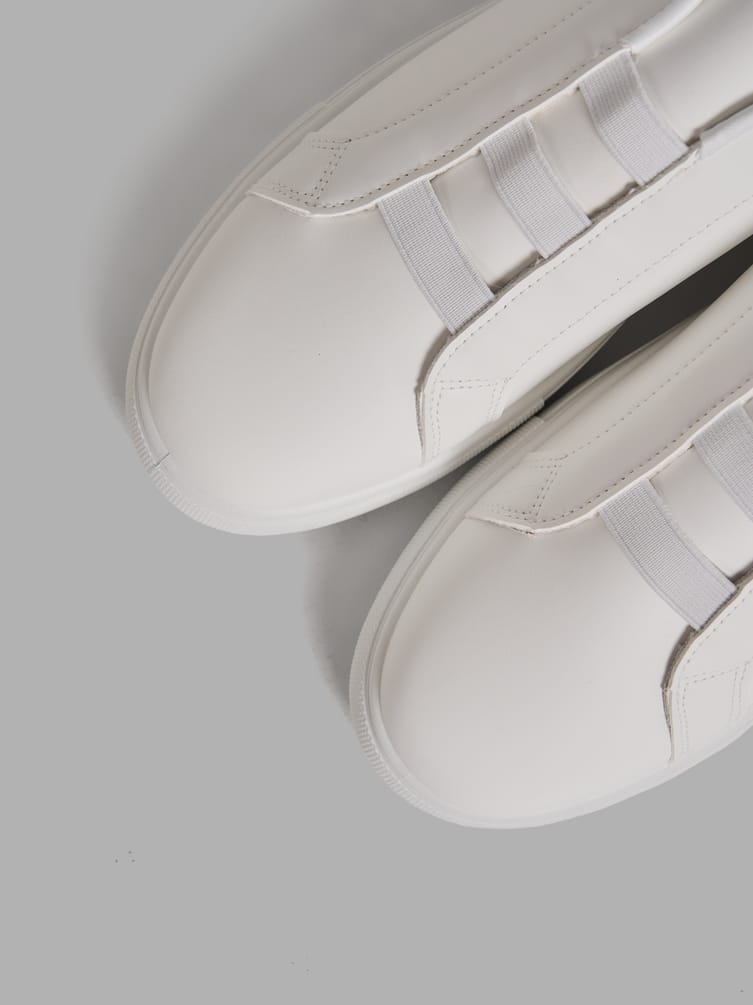 Кроссовки на резинке