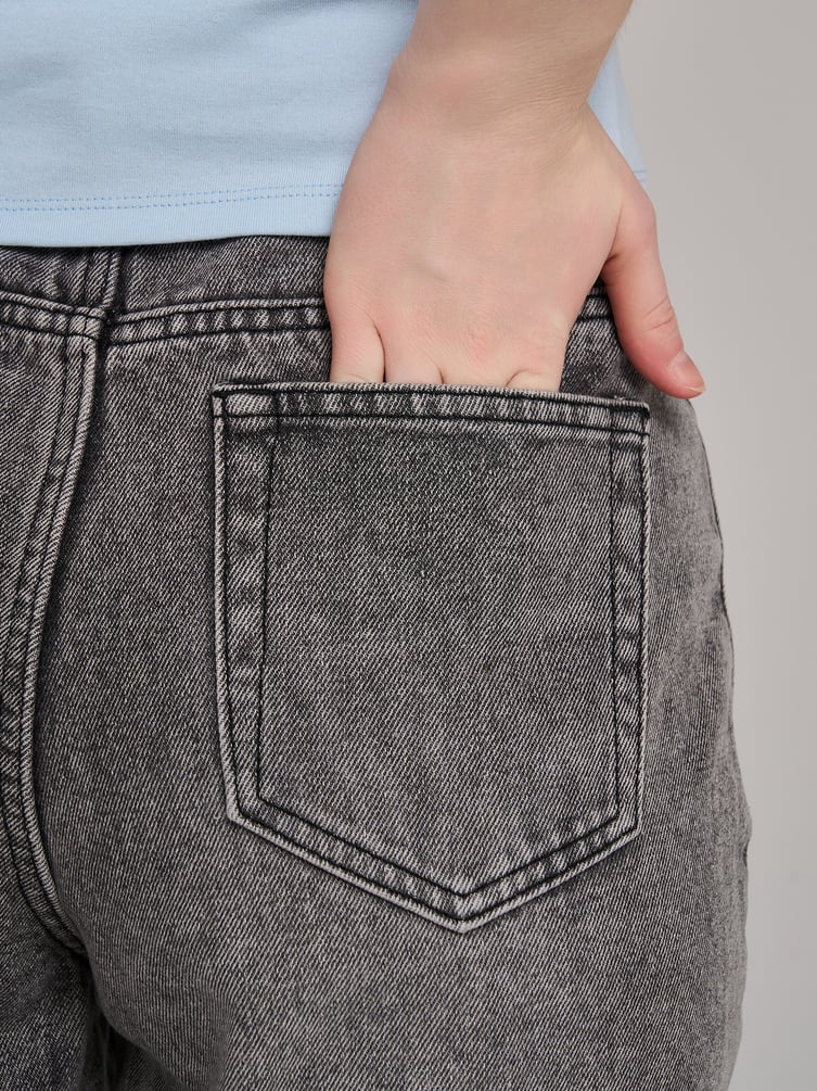 Джинсы Mom fit  с завышенной талией
