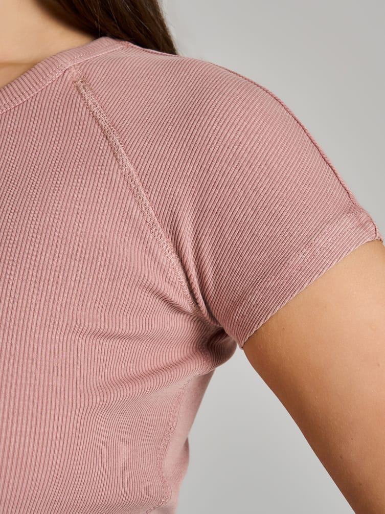 Футболка облегающая в рубчик