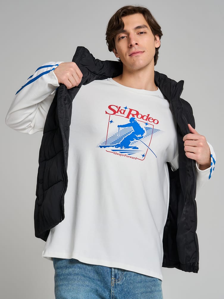 Спортивный лонгслив с принтом и лампасами