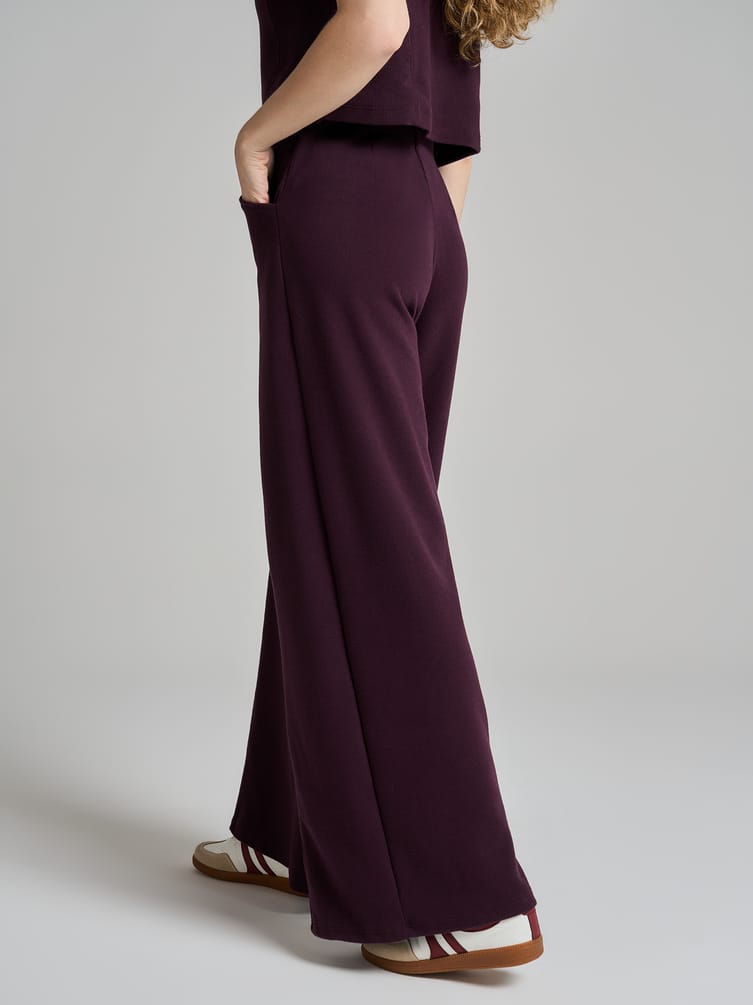 Широкие брюки в рубчик со стрелками