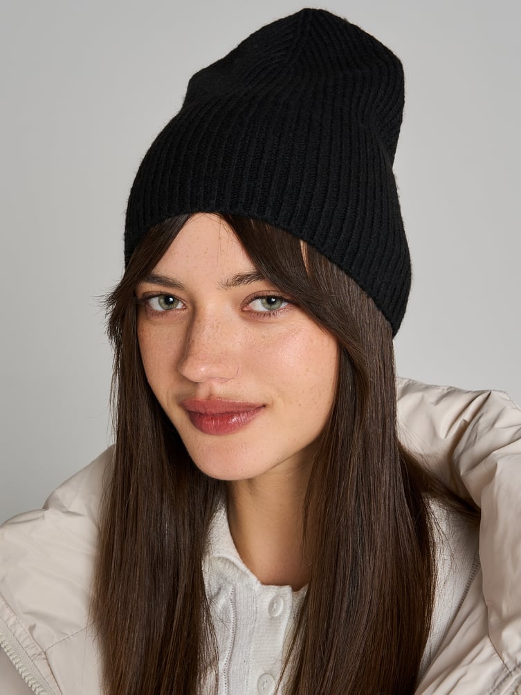 Трикотажная демисезонная шапка