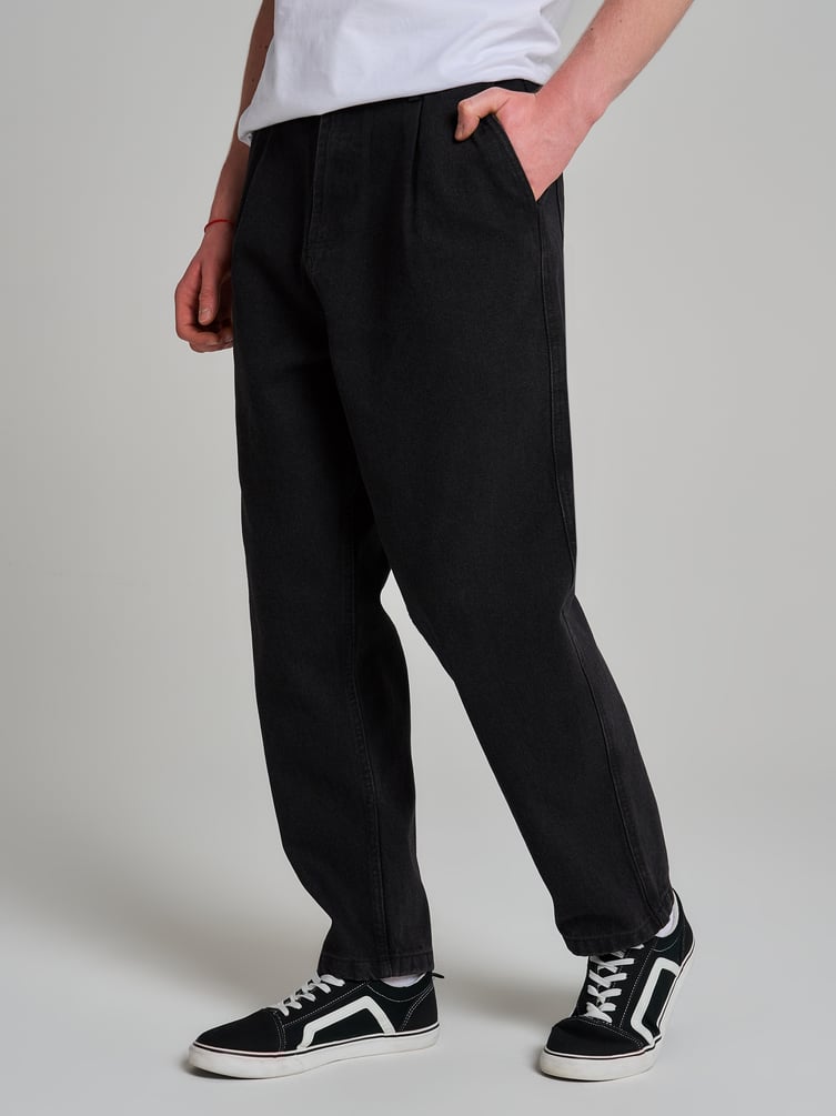 Зауженные джинсы бананы