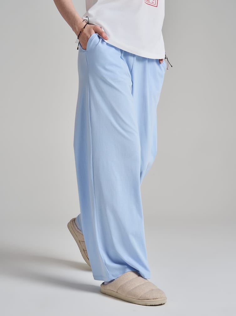 Пижамам с принтом и брюками