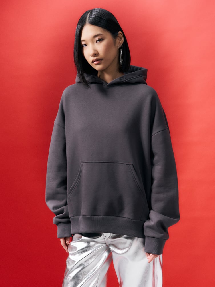 Теплое худи со стразами на спине