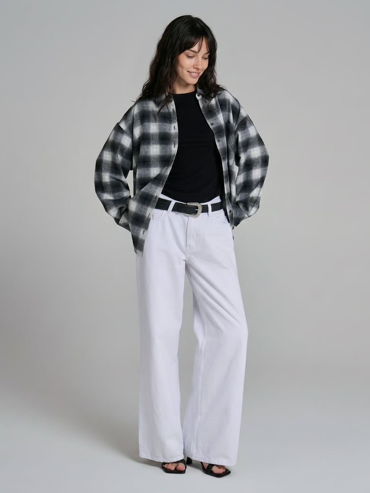 Джинсы широкие с вареным эффектом