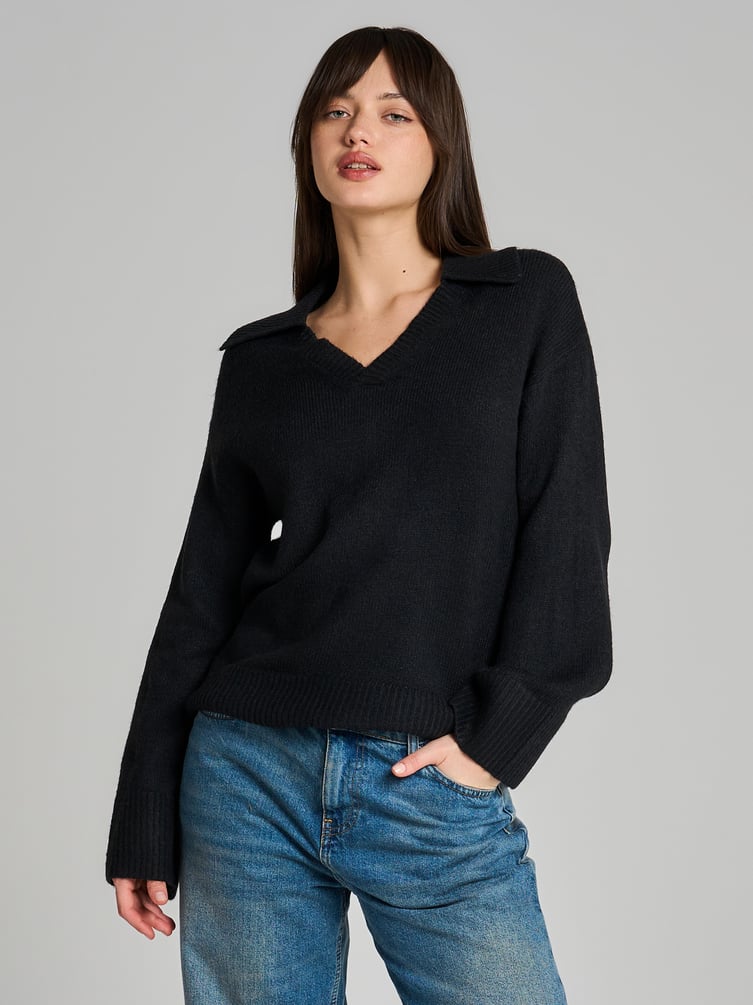 Вязаный пуловер с воротником