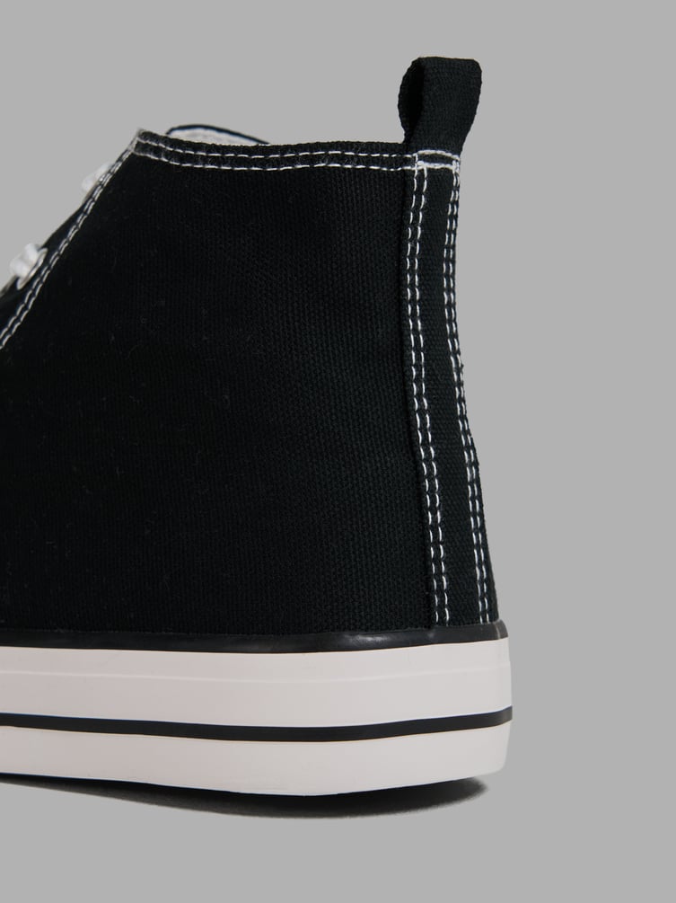 Высокие кеды на белой подошве